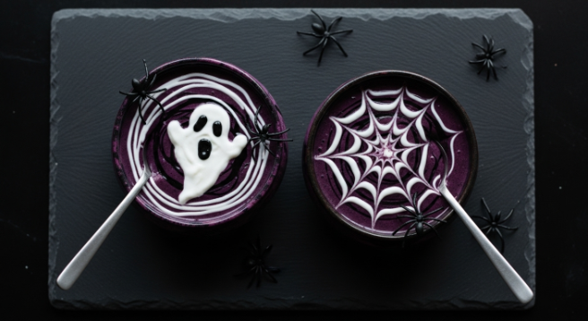 Finished Spooky Smoothie Bowl Recipe with spiderweb and edible eyes