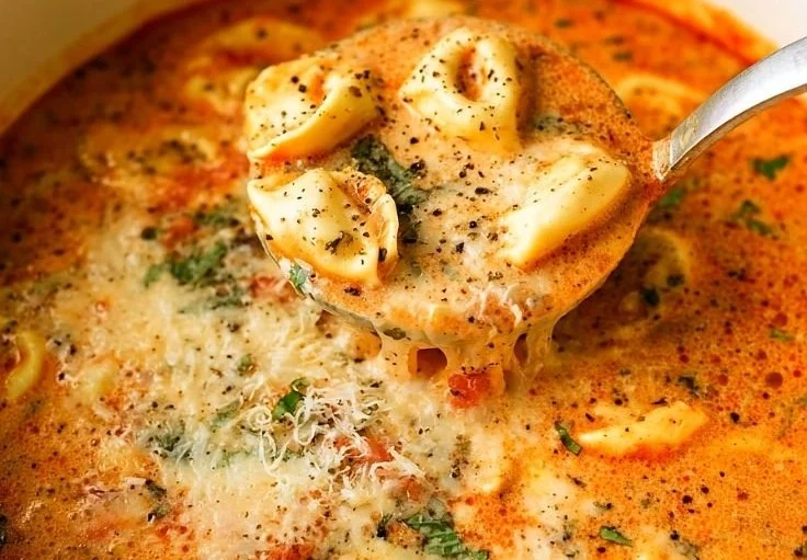 Simple Tomato Tortellini Soup